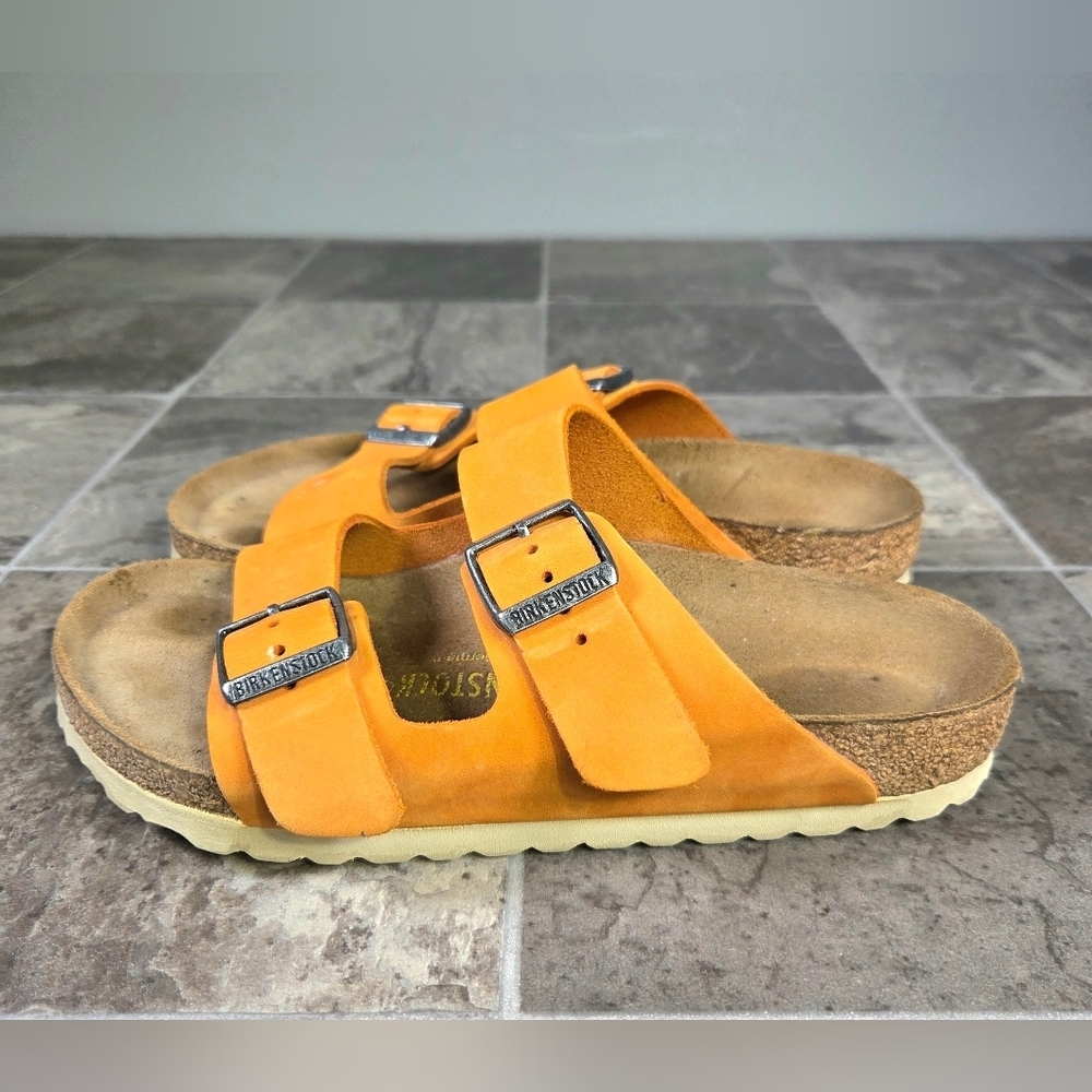 BIRKENSTOCK ARIZONA NUBUCK LEATHER SANDALS. - Picture 6 of 12
